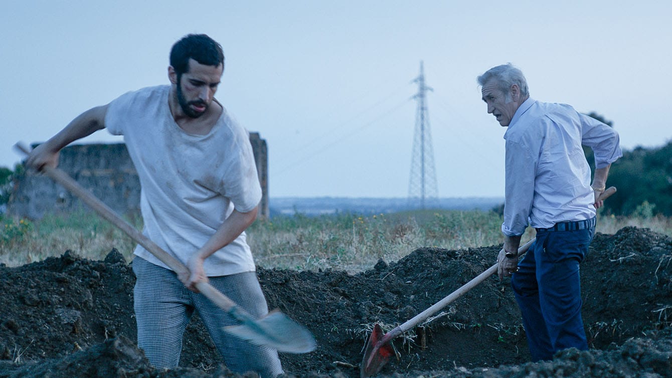 In the Forbidden City, Marcello and Annibale dig a grave together