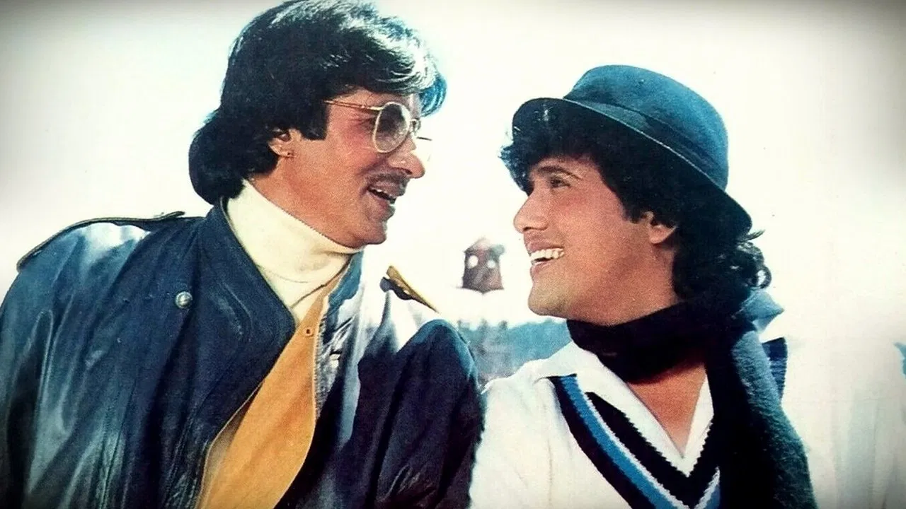 Amitabh Bachchan and Govinda look at each other while singing in Hum